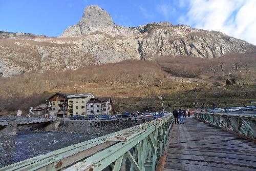 Il nuovo ponte Bailey a Timau.